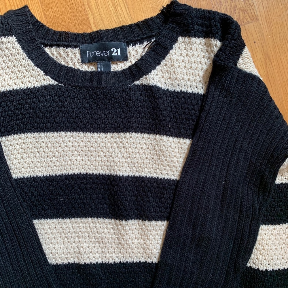 Forever 21 Black & Cream Striped Sweater Size S